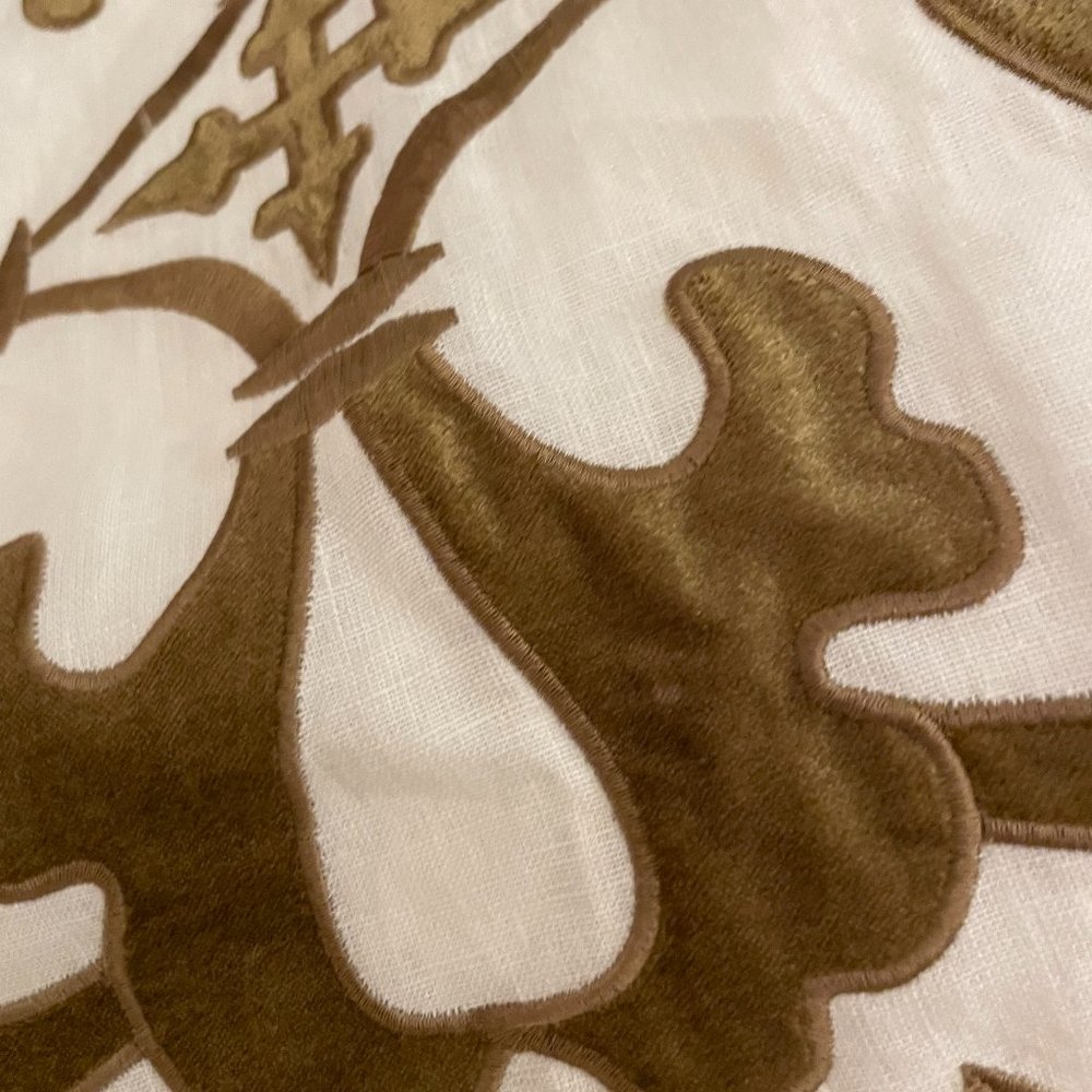 Lili Alessandra White Linen/Straw Velvet Throw 36x72